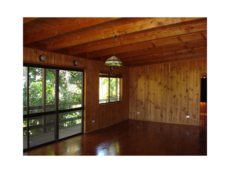 19 Eastbourne Terrace, Macleay Island QLD 4184