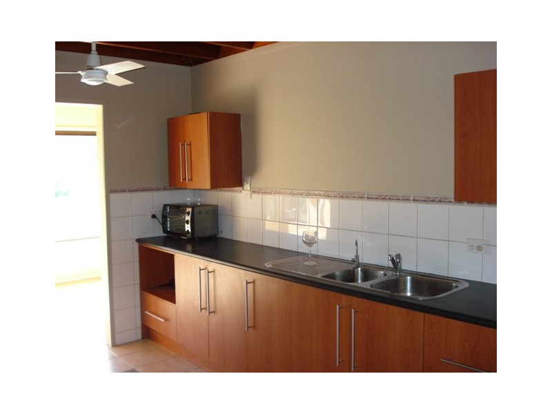 19 Eastbourne Terrace, Macleay Island QLD 4184