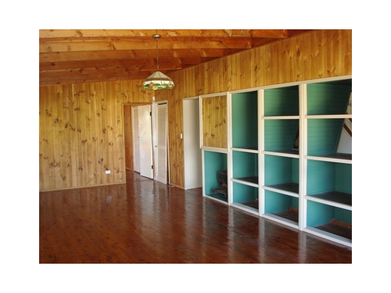 19 Eastbourne Terrace, Macleay Island QLD 4184