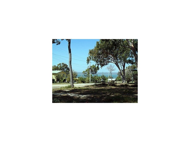 26 Tukkeri Street, Macleay Island QLD 4184