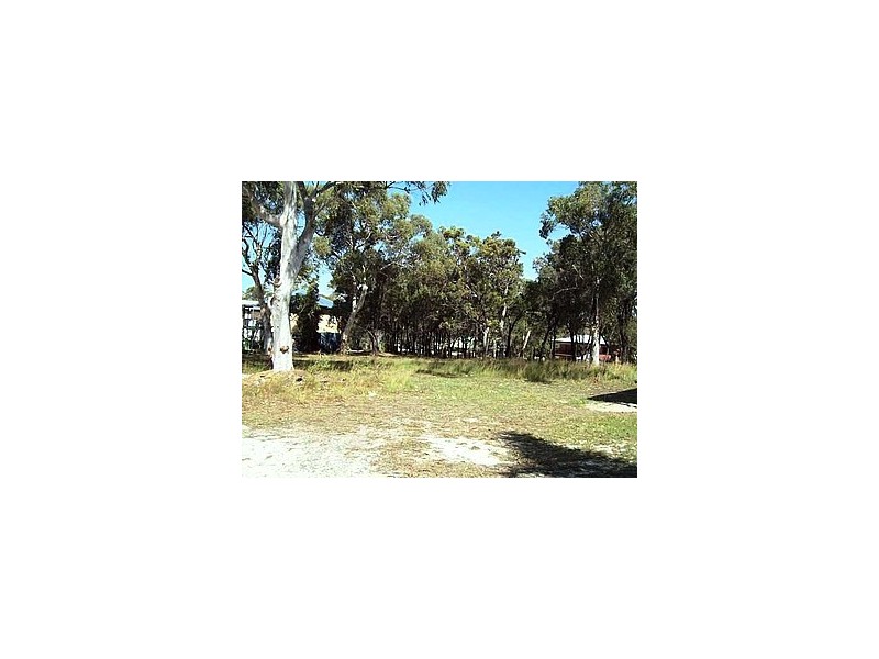 26 Tukkeri Street, Macleay Island QLD 4184