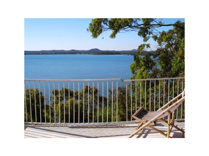 10 Tina Avenue, Lamb Island QLD 4184