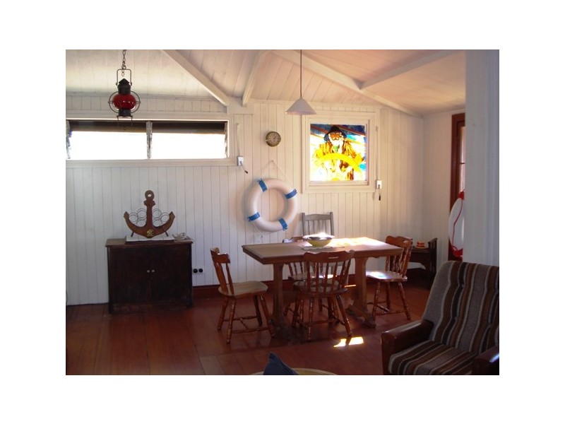 10 Tina Avenue, Lamb Island QLD 4184