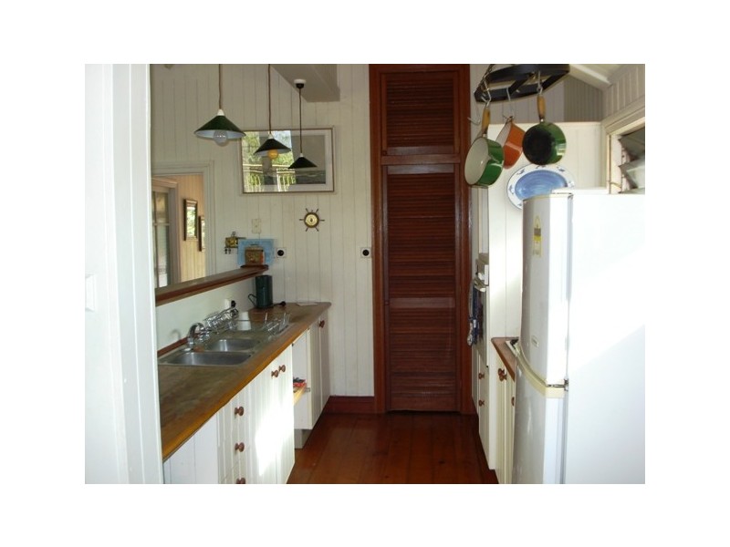 10 Tina Avenue, Lamb Island QLD 4184