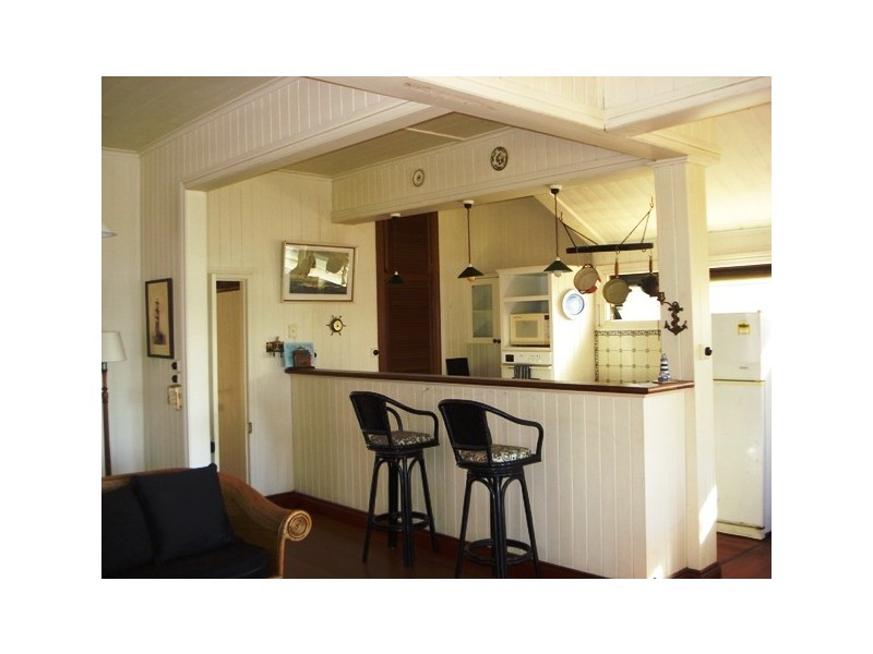 10 Tina Avenue, Lamb Island QLD 4184