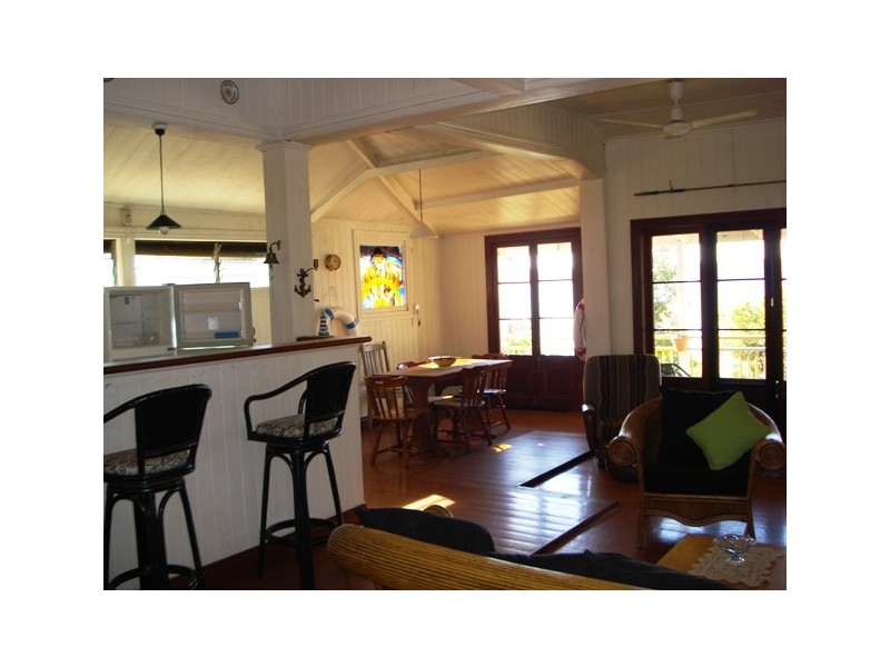 10 Tina Avenue, Lamb Island QLD 4184