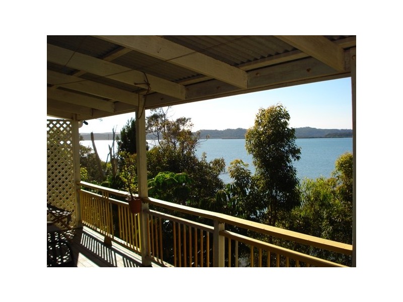 10 Tina Avenue, Lamb Island QLD 4184