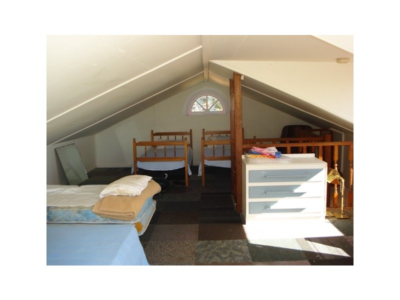 10 Tina Avenue, Lamb Island QLD 4184