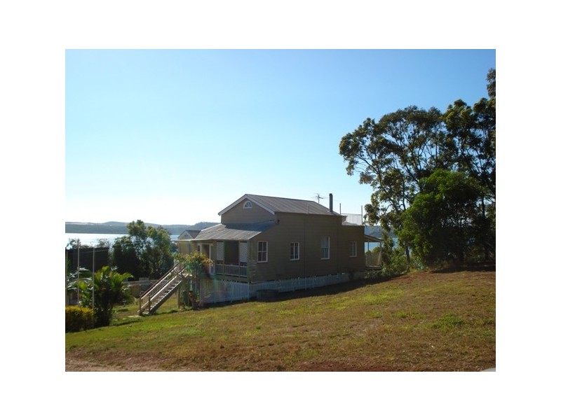 10 Tina Avenue, Lamb Island QLD 4184