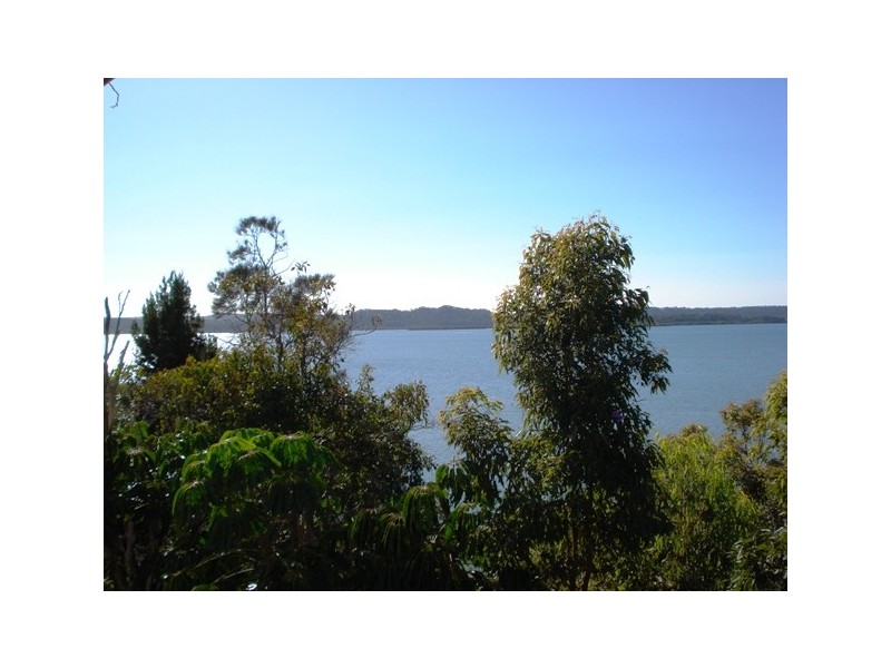 10 Tina Avenue, Lamb Island QLD 4184