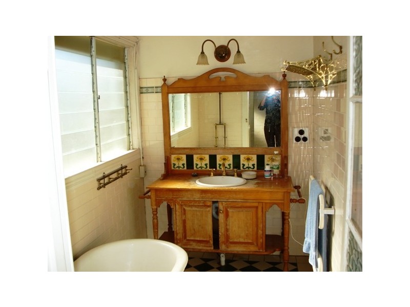 10 Tina Avenue, Lamb Island QLD 4184