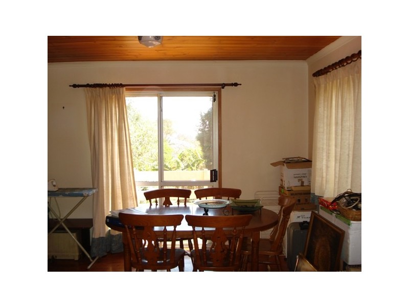 43 High Central Road, Macleay Island QLD 4184