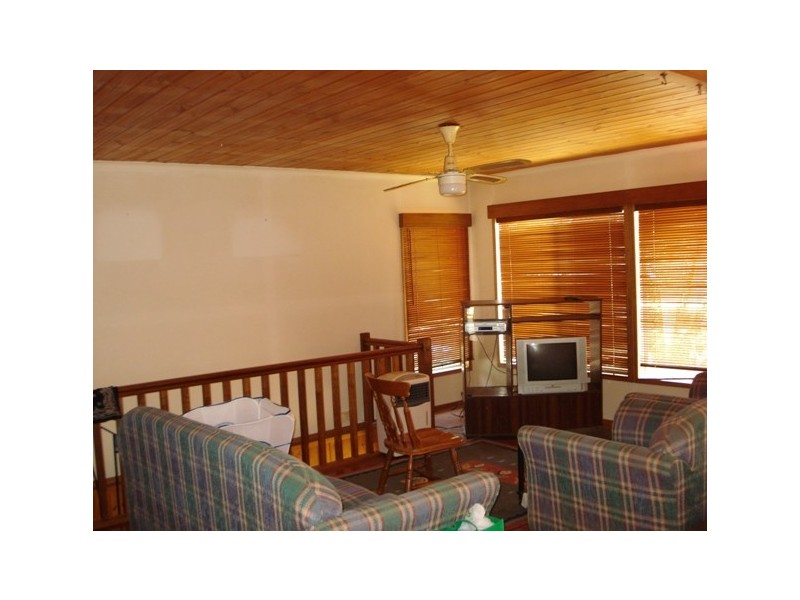 43 High Central Road, Macleay Island QLD 4184