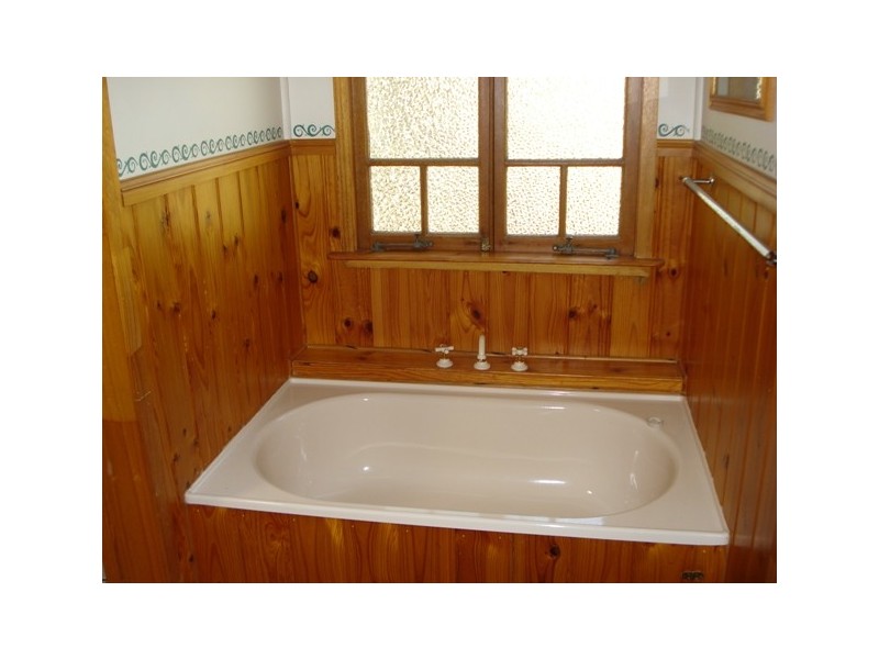 43 High Central Road, Macleay Island QLD 4184