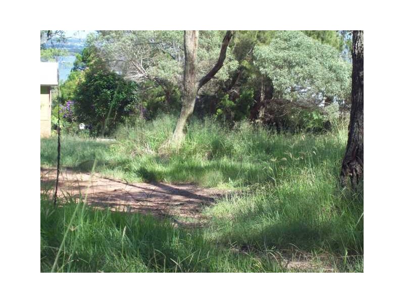 18 Cliff Terrace, Macleay Island QLD 4184