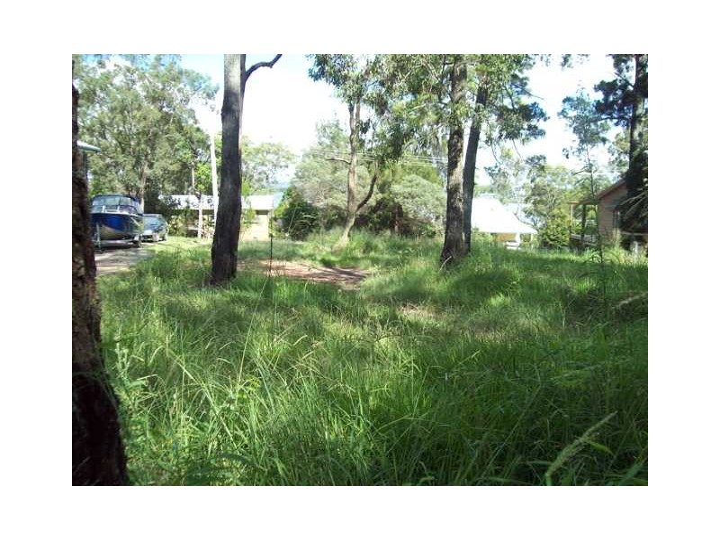 18 Cliff Terrace, Macleay Island QLD 4184