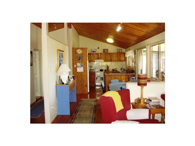 29 Leanne St, Macleay Island QLD 4184
