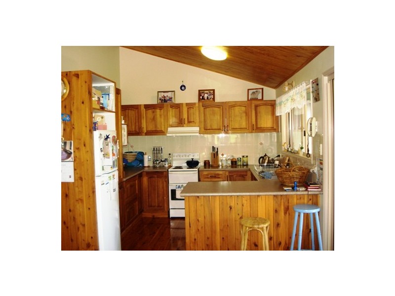29 Leanne St, Macleay Island QLD 4184