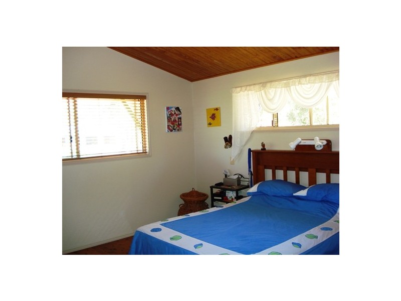 29 Leanne St, Macleay Island QLD 4184