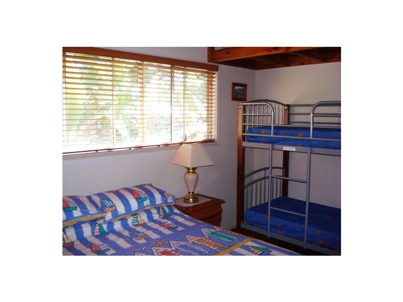 29 Leanne St, Macleay Island QLD 4184