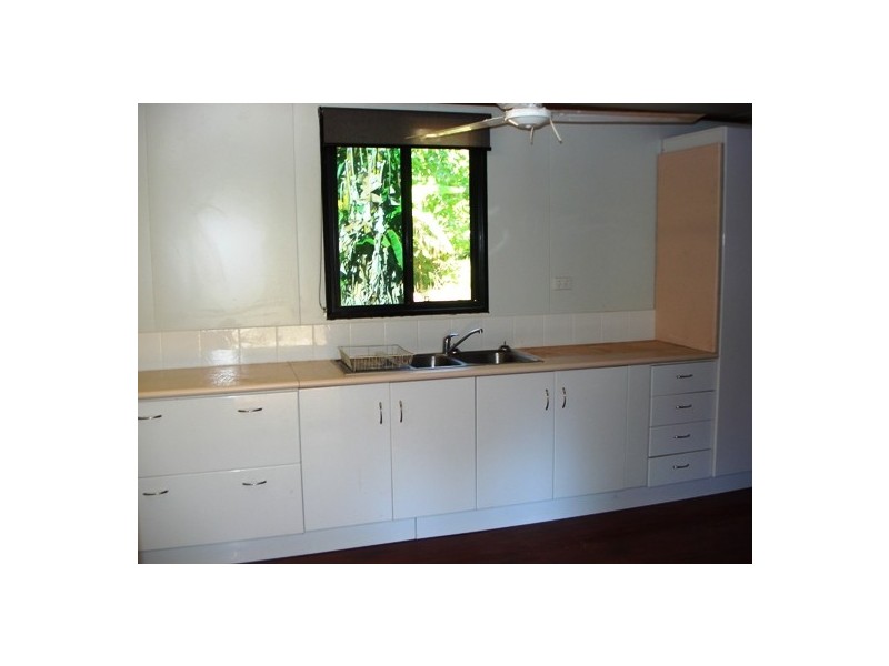 27 Paula Parade, Lamb Island QLD 4184