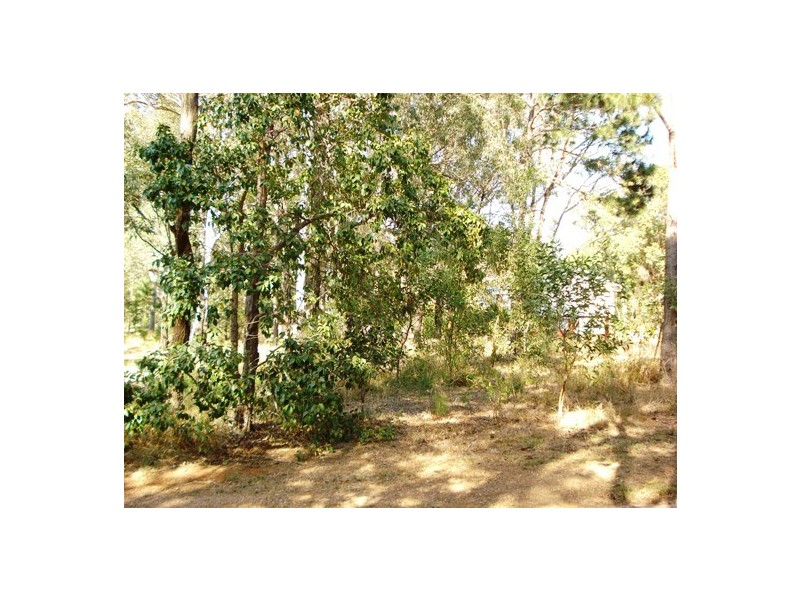 3 Helen Parade, Lamb Island QLD 4184