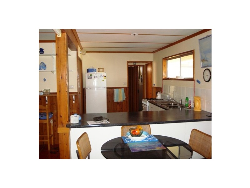 37 Jan Street, Macleay Island QLD 4184