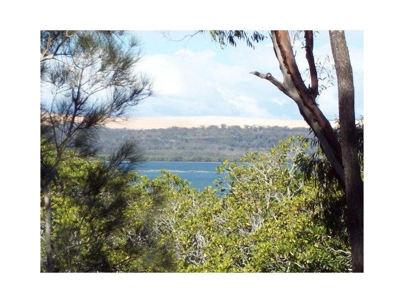 1 Blue Bay Crescent, Macleay Island QLD 4184