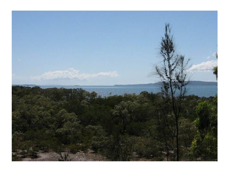 1 Causeway, Macleay Island QLD 4184