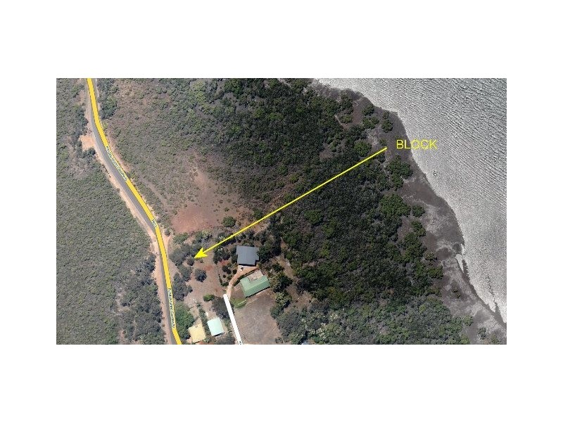 1 Causeway, Macleay Island QLD 4184