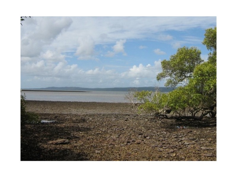 1 Causeway, Macleay Island QLD 4184