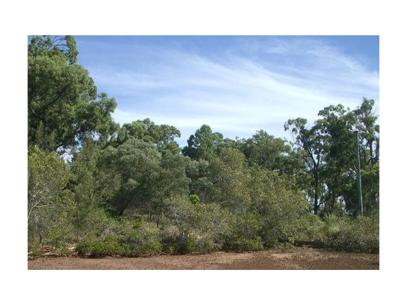 1 Causeway, Macleay Island QLD 4184