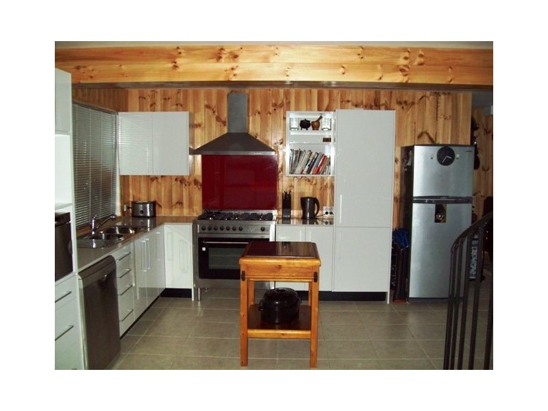 8 Ashton Street, Macleay Island QLD 4184