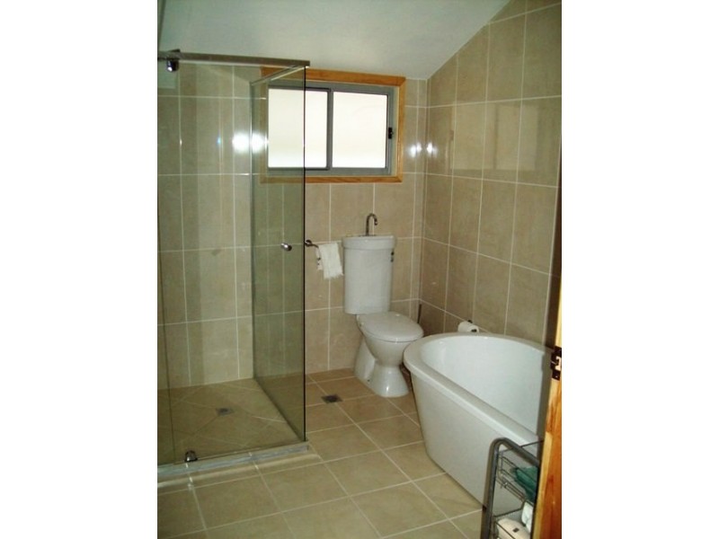 8 Ashton Street, Macleay Island QLD 4184