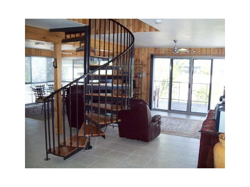 8 Ashton Street, Macleay Island QLD 4184