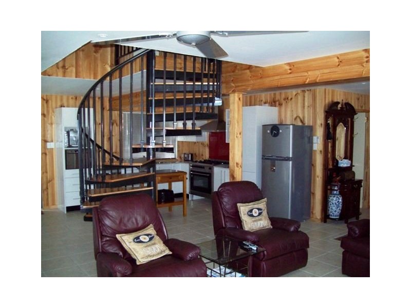 8 Ashton Street, Macleay Island QLD 4184