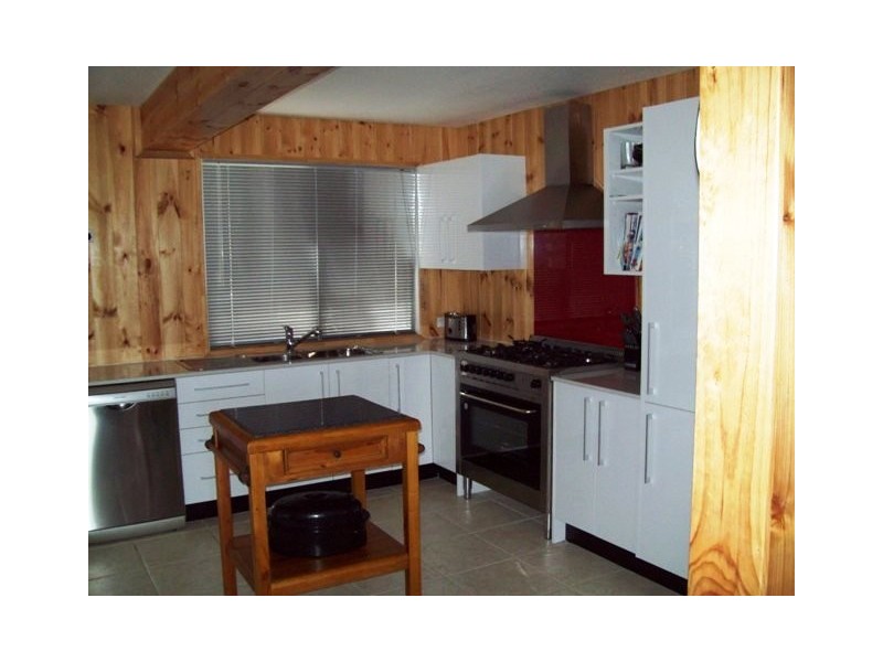 8 Ashton Street, Macleay Island QLD 4184