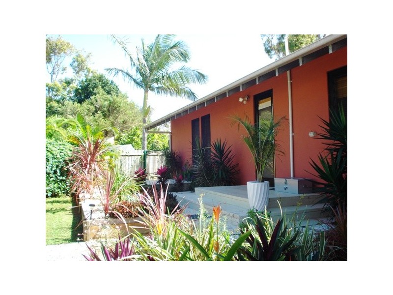 5 Wake Street, Macleay Island QLD 4184
