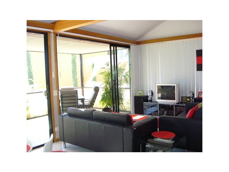 5 Wake Street, Macleay Island QLD 4184