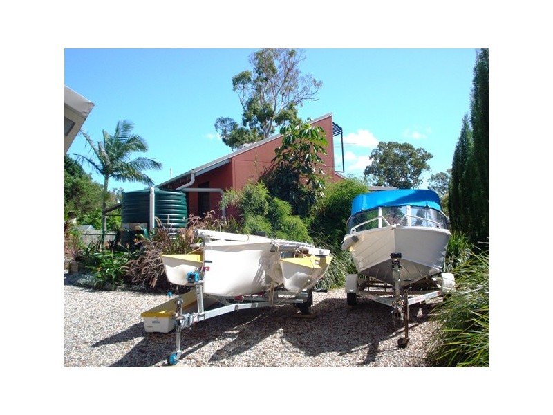 5 Wake Street, Macleay Island QLD 4184