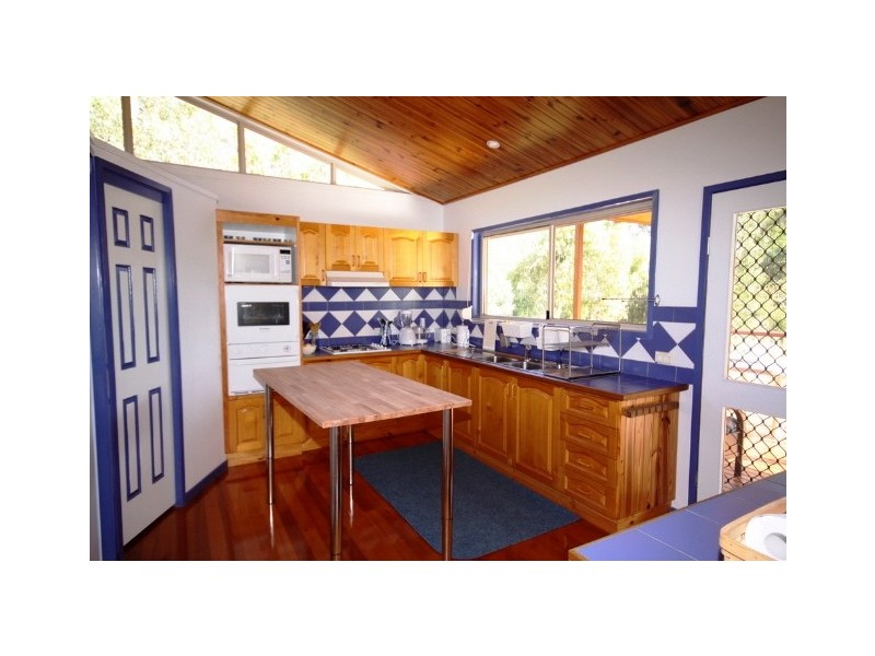 8 Kalara Street, Macleay Island QLD 4184