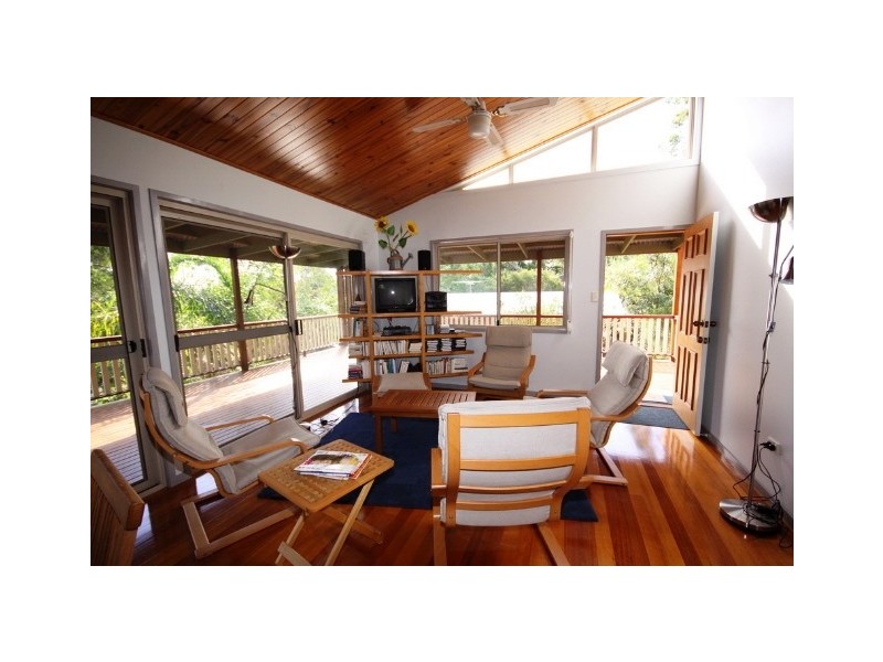 8 Kalara Street, Macleay Island QLD 4184