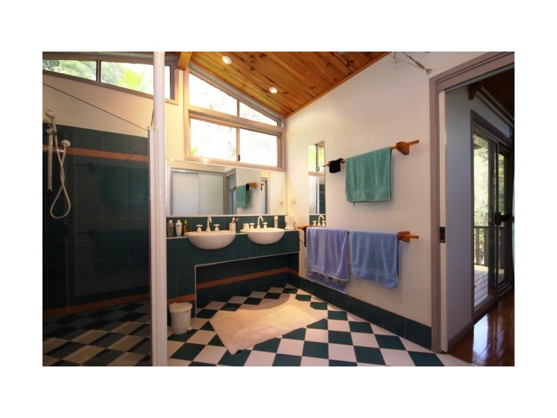 8 Kalara Street, Macleay Island QLD 4184
