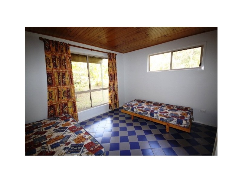 8 Kalara Street, Macleay Island QLD 4184