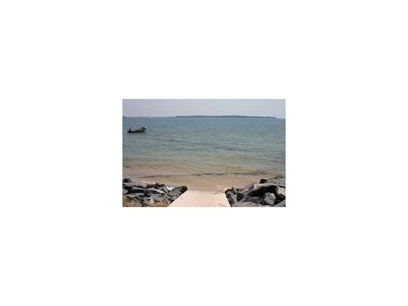 8 Dinjerra, Macleay Island QLD 4184