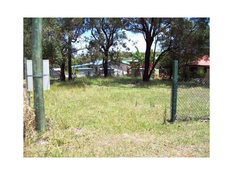 16 Cooee Cres, Macleay Island QLD 4184