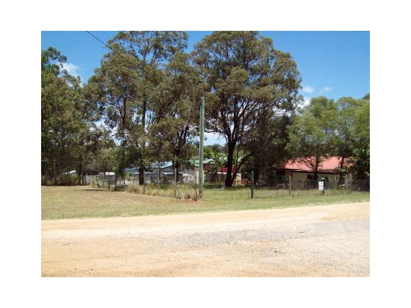 16 Cooee Cres, Macleay Island QLD 4184