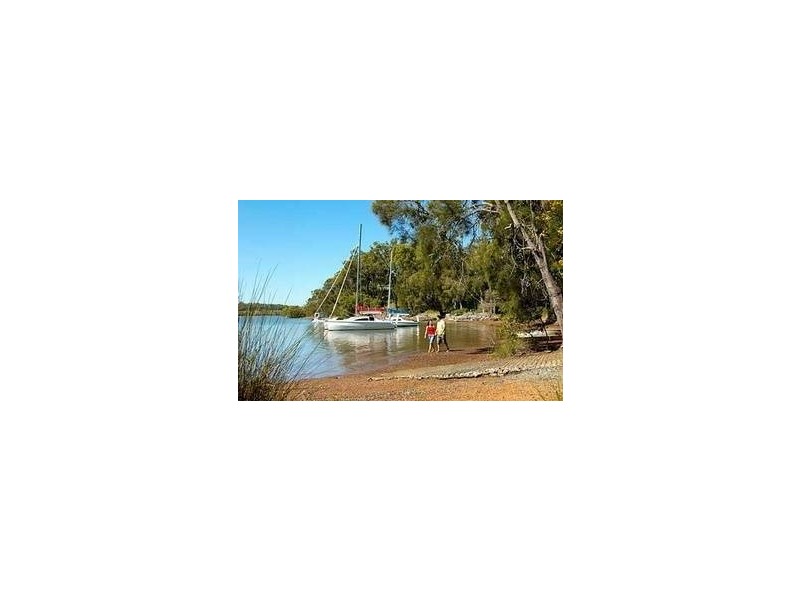 1 Wharf Street, Macleay Island QLD 4184