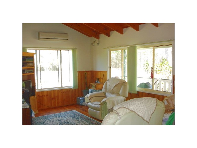 35 Scotts Road, Macleay Island QLD 4184