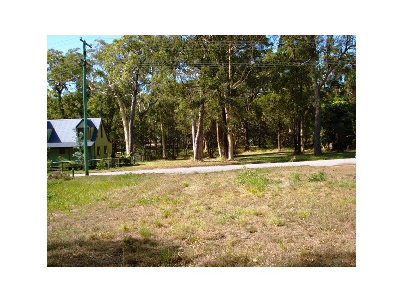 14 Noogie Street, Macleay Island QLD 4184